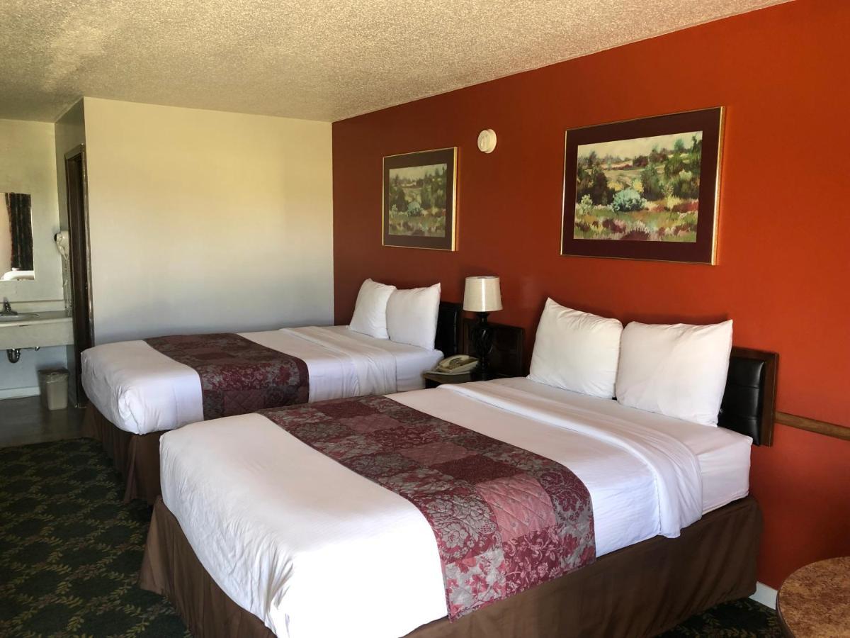 Motel Budget Host