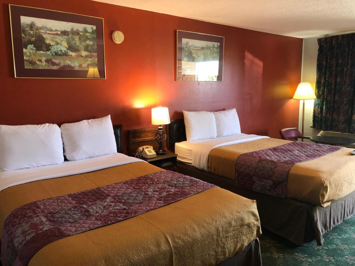 Motel Budget Host