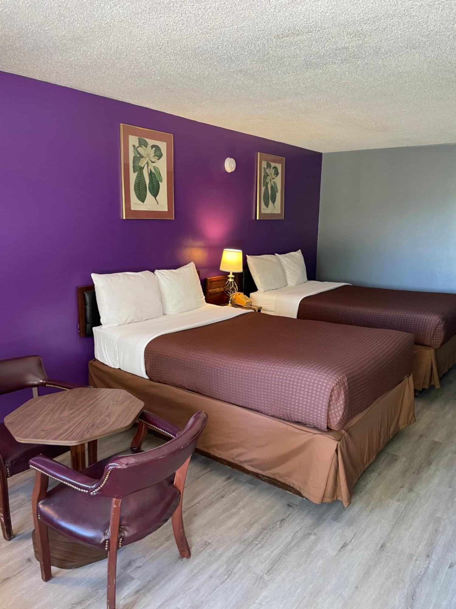 Budget Host Motel *